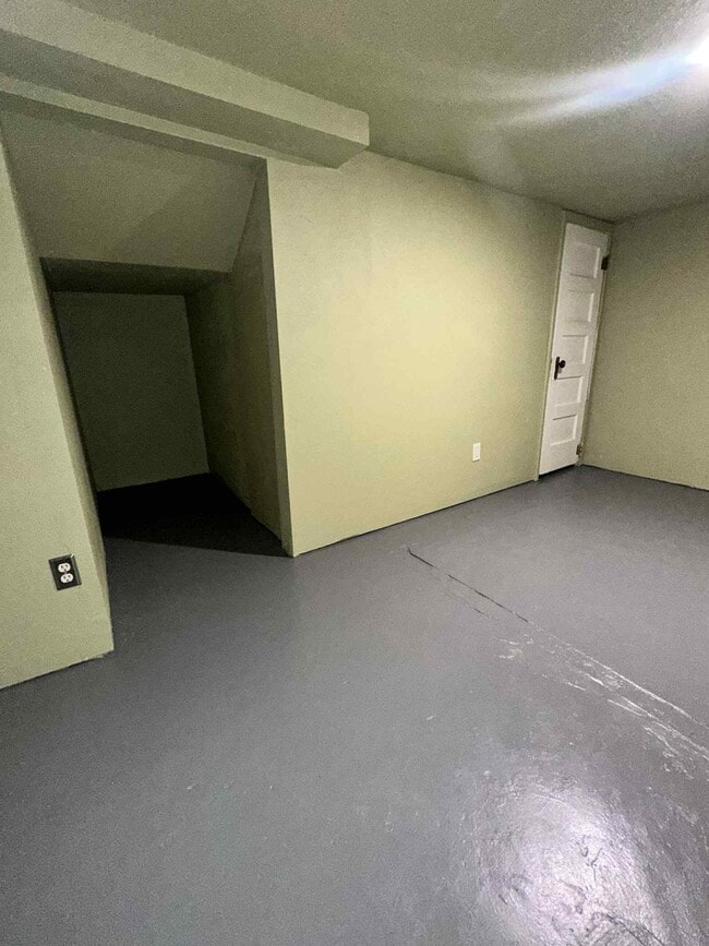 Building Photo - 456 N 6th Ave
