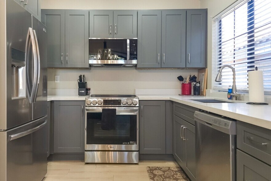 Building Photo - 1001 North Pasadena-SI FL1-ID1545705P