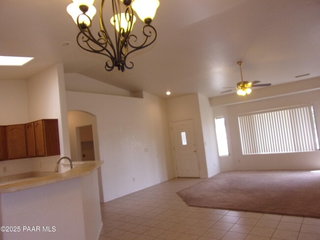 Building Photo - 6815 E Sandhurst Dr