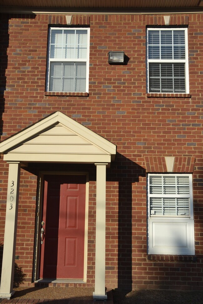 Primary Photo - 3203 Parthenon Ave