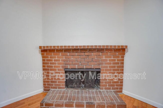 Building Photo - 605 SE 121st Ave