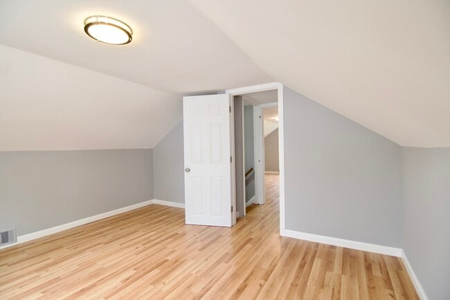 Building Photo - 63 Grandview St