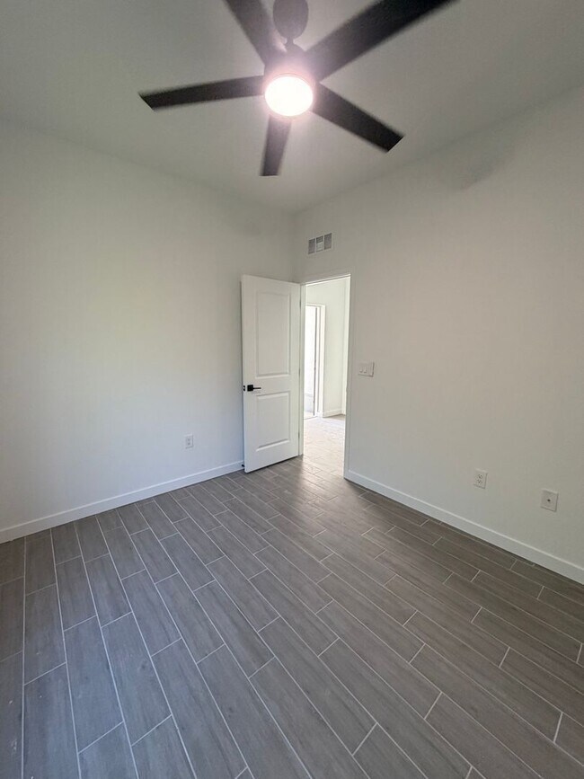 Building Photo - 2103 Redmond St