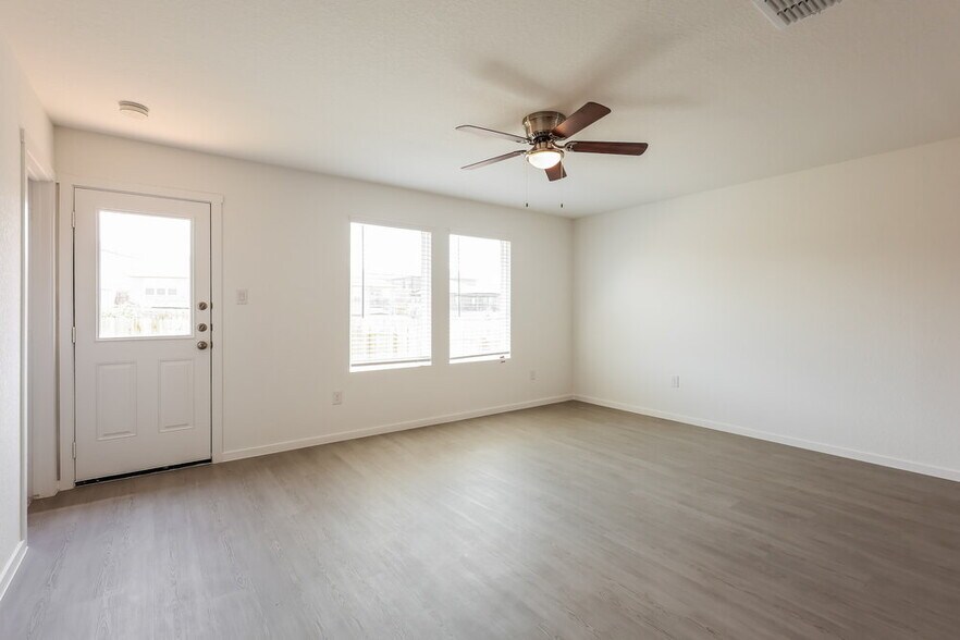 Building Photo - 2234 Croaker Crk