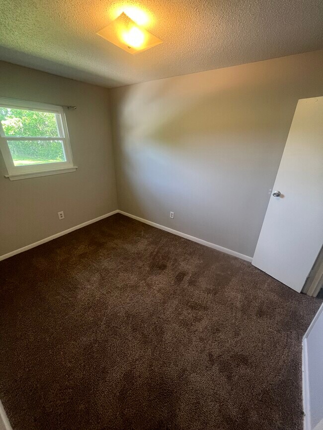 Building Photo - 3050 S Franklin Ave