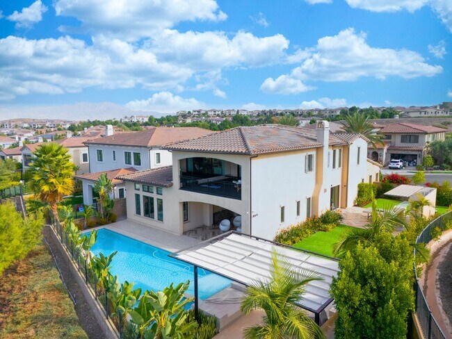 Building Photo - Luxury Executive Rental in Guard-Gated Hidden Canyon
