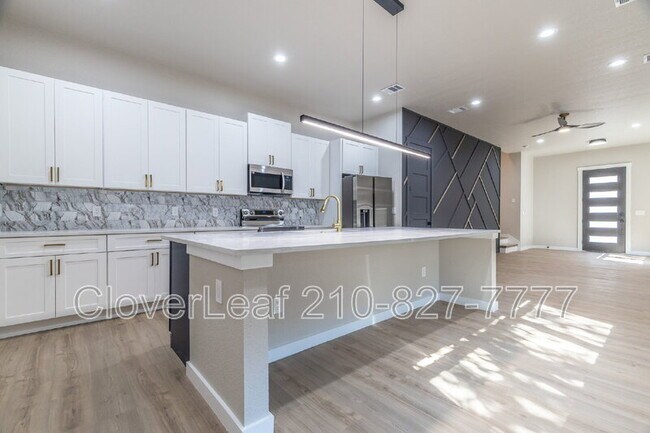 Building Photo - 414 Montana St