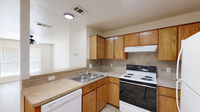 Building Photo - FREE DECEMBER RENT!!!