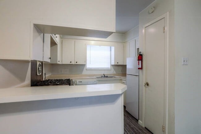 Building Photo - 1521 Rutland St