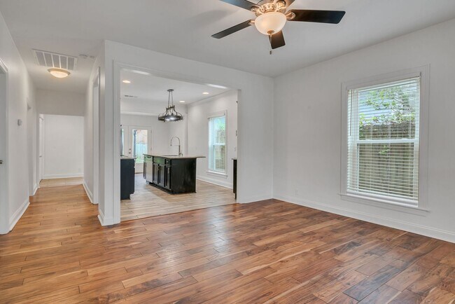 Building Photo - Remodeled house in great location in East Nashville