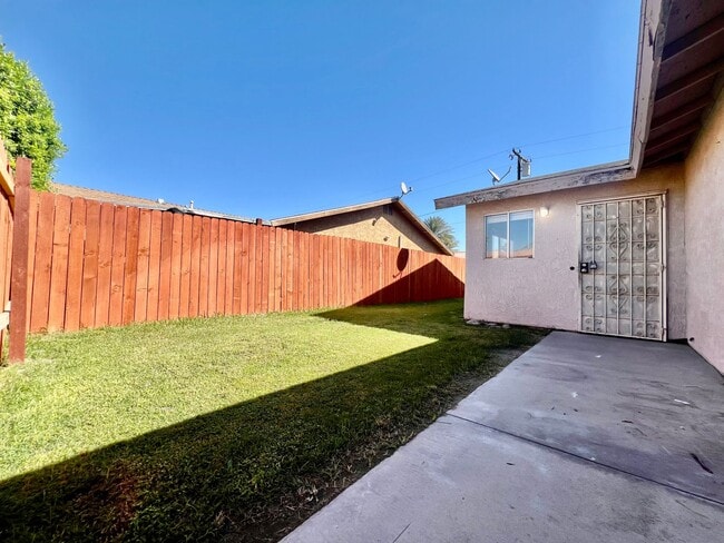 AVAILBLE NOW !! 3-bedroom 2 bath Duplex i... - AVAILBLE NOW !!  3-bedroom 2 bath Duplex i...