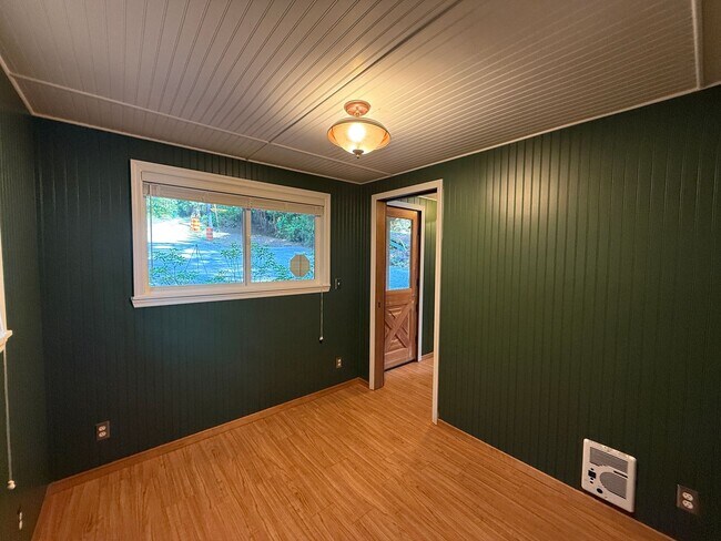 Building Photo - Private Lakefront Cabin for Rent