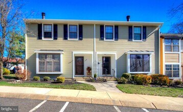 Building Photo - 708 Kings Croft Dr