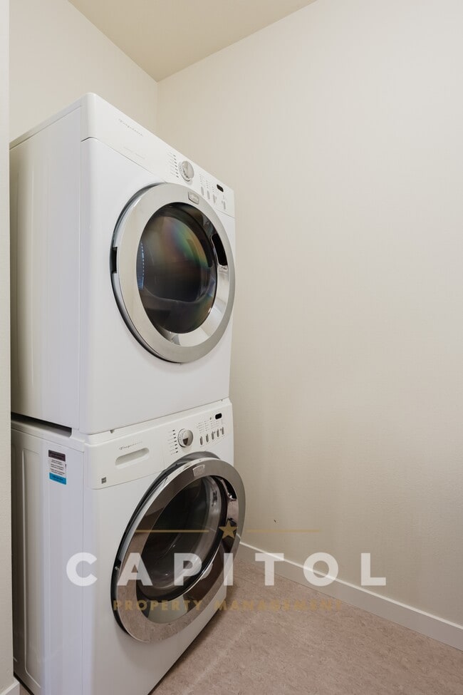 Building Photo - 3166 Vista Verde Ln SW