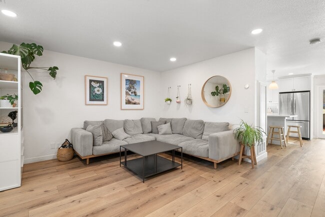 Building Photo - 3850 Bramble Ln