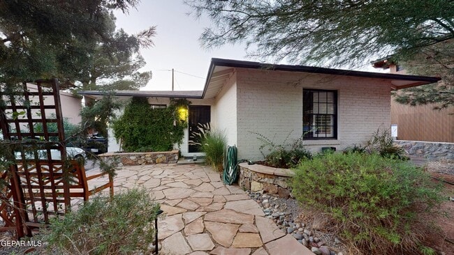Building Photo - 1103 Madeline Dr