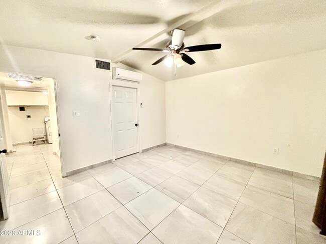 Building Photo - 2417 N Franklin St