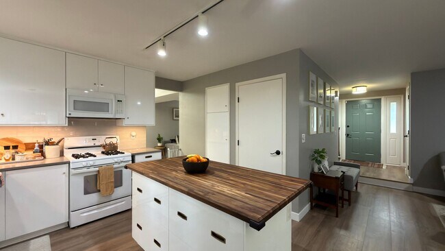Building Photo - 1618 Faraday Cir