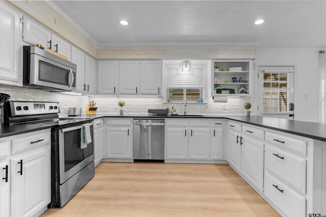 Building Photo - 10801 Harvest Wood Dr