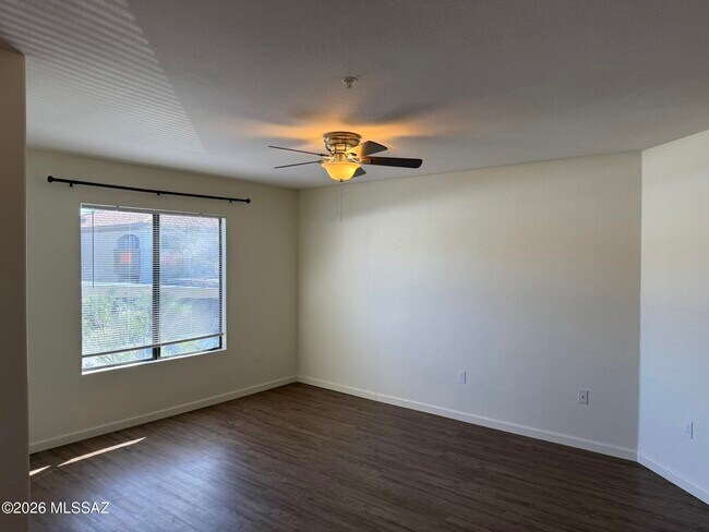 Building Photo - 5751 N Kolb Rd