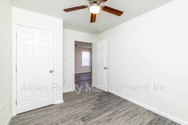 Building Photo - 1732 Jourolman Ave