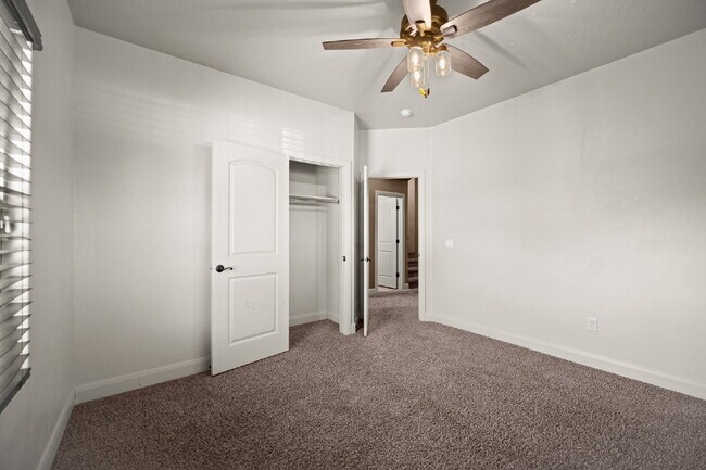 Building Photo - "Spacious 5-Bed Oasis with 3 Baths in Washington, UT – 3,171 Sq Ft of Comfort!"