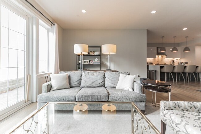 Building Photo - 54 Pleasant St