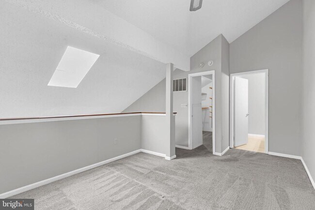 Building Photo - 1639 Carriage House Terrace