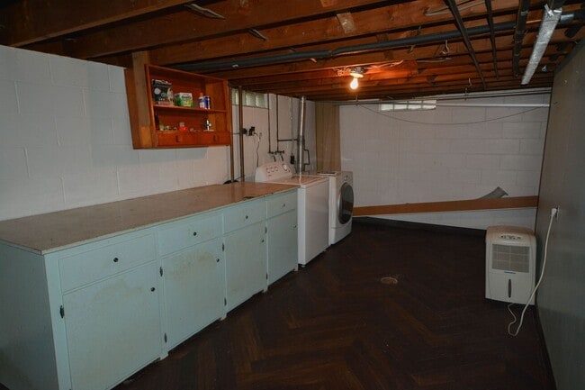 Building Photo - Unique multilevel floorplan with TONS of storage