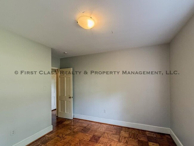 Building Photo - 500 Ashworth Rd