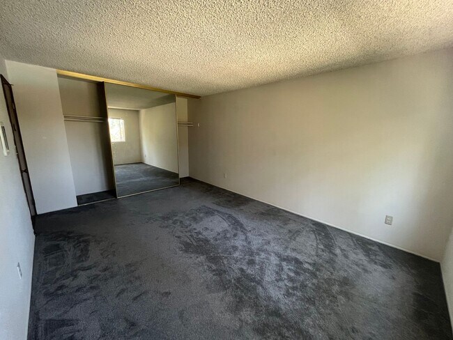 Building Photo - La Jolla Townhome For Rent