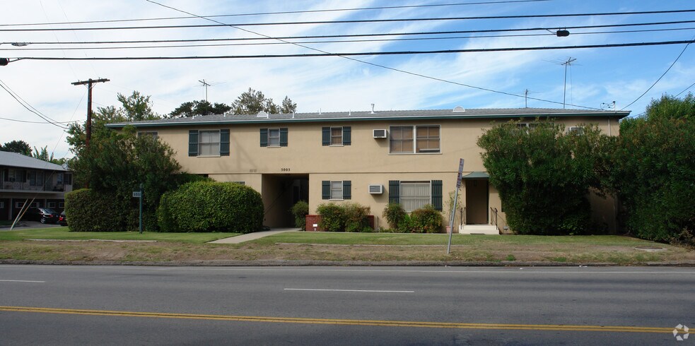 Building Photo - 5005 Whitsett Ave
