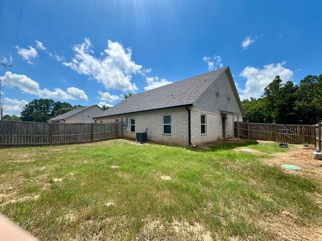 Building Photo - 15992 County Rd 431