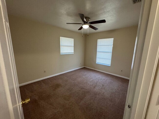 Building Photo - 110 Doveside Ln