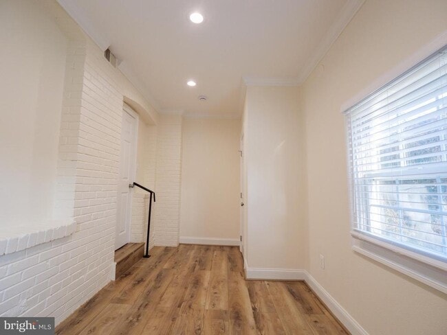 Building Photo - 2828 Buena Vista Terrace SE