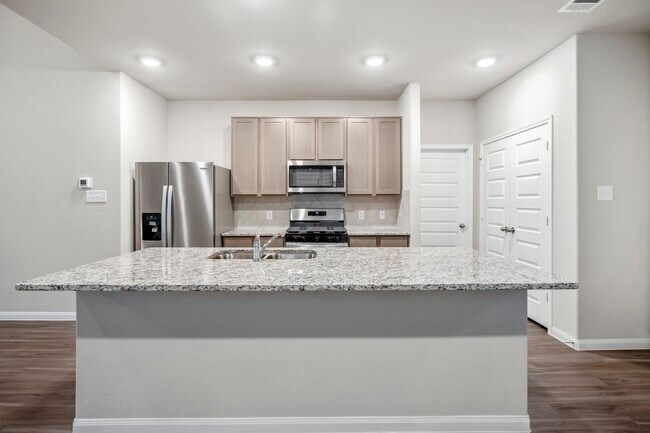 Building Photo - 2421 Shellcracker Dr