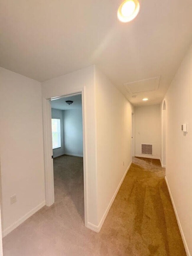 Building Photo - 125 Seattle Trail