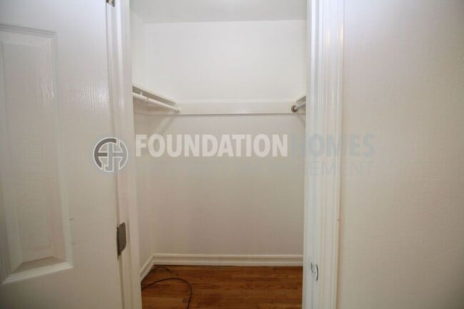 Building Photo - 115 Grande Vista