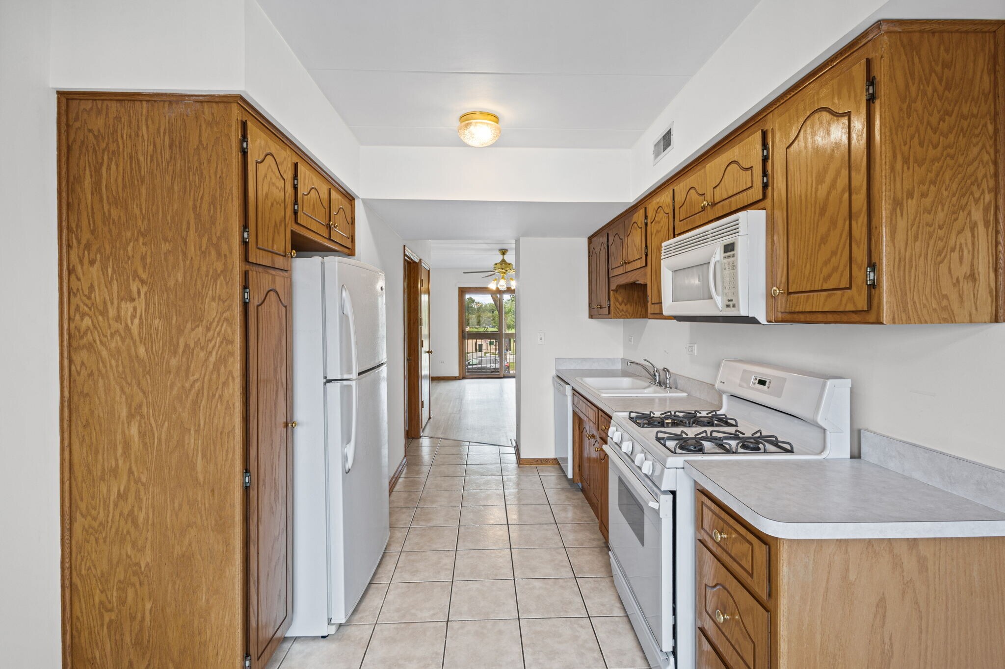 Kitchen - 5632 S Narragansett Ave