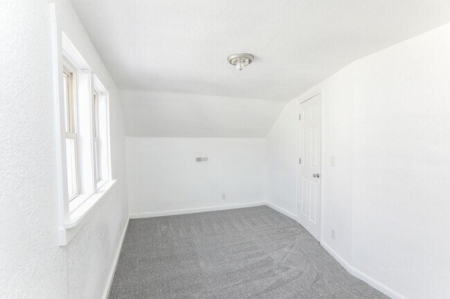 Building Photo - Beautiful Cape Cod Style home for Rent!  BONUS MILITARY / FIRST RESPONDER DISCOUNT!