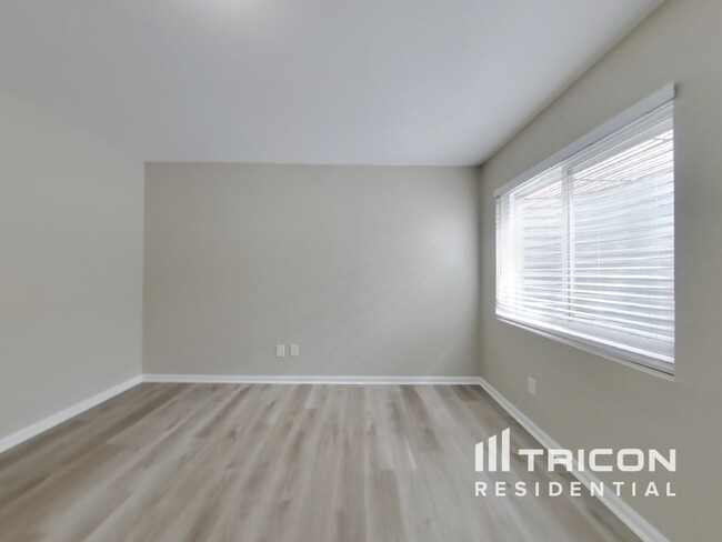 Building Photo - 12610 Jersey Cir E