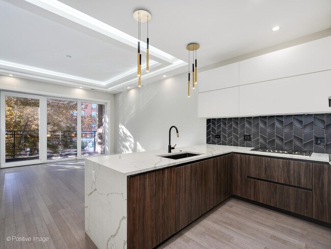 Building Photo - 1446 W Chestnut St