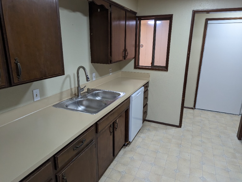 Building Photo - 7 Mitchell Ct