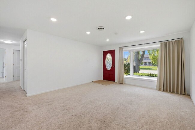 Building Photo - 1624 W Weathersfield Way