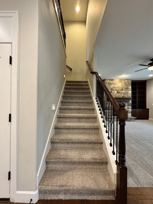 Building Photo - FOR RENT UNFURNISHED: Beautifully maintained 2015 Noyes-built home, 5 bed, 3 bath, 2 car garage w...