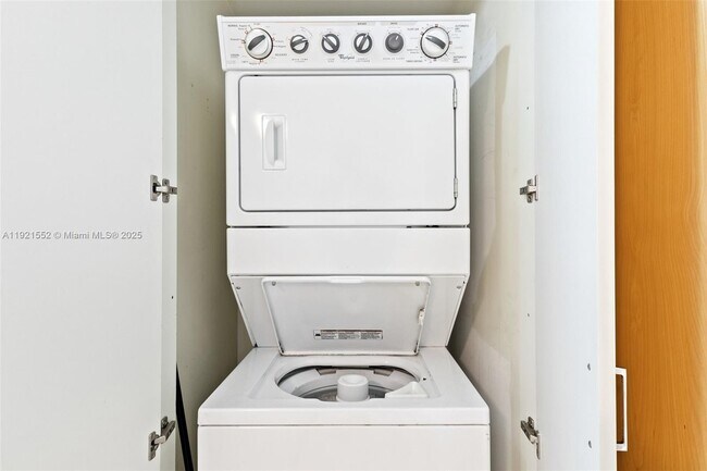 Building Photo - 350 S Miami Ave