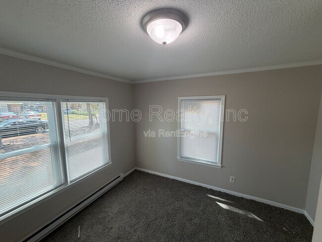 Building Photo - 702 E Phillips St