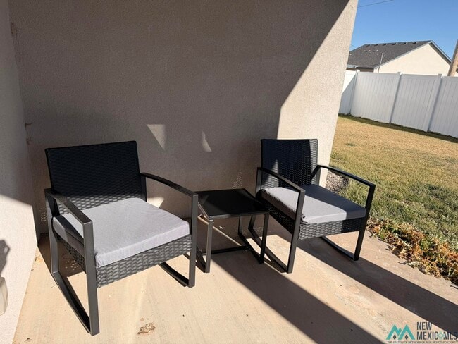 Building Photo - 2419 W Ray Ave