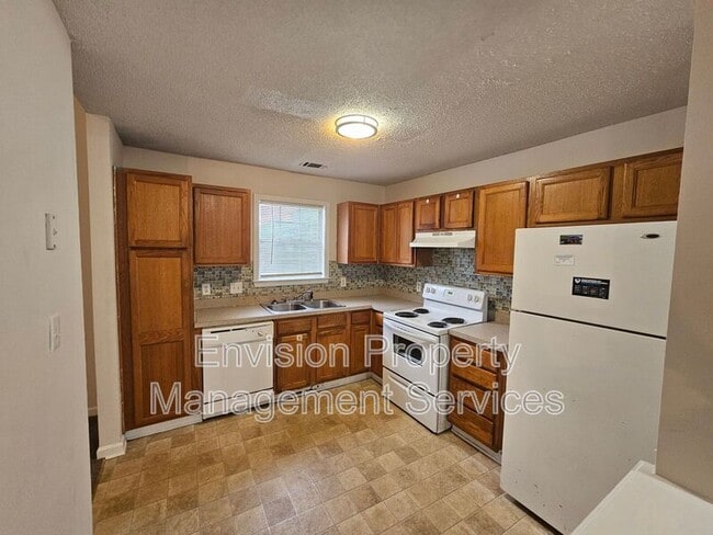 Building Photo - 10996 Knotty Pine Pl