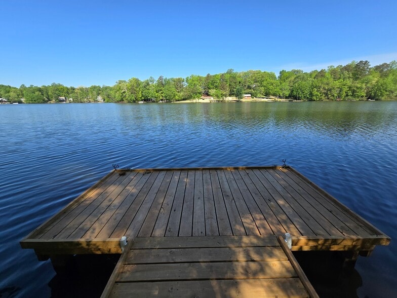 Building Photo - 6308 Lakeshore Dr